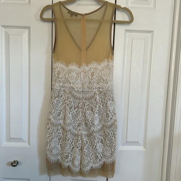 Nude lace mini dress - Picture 2 of 2
